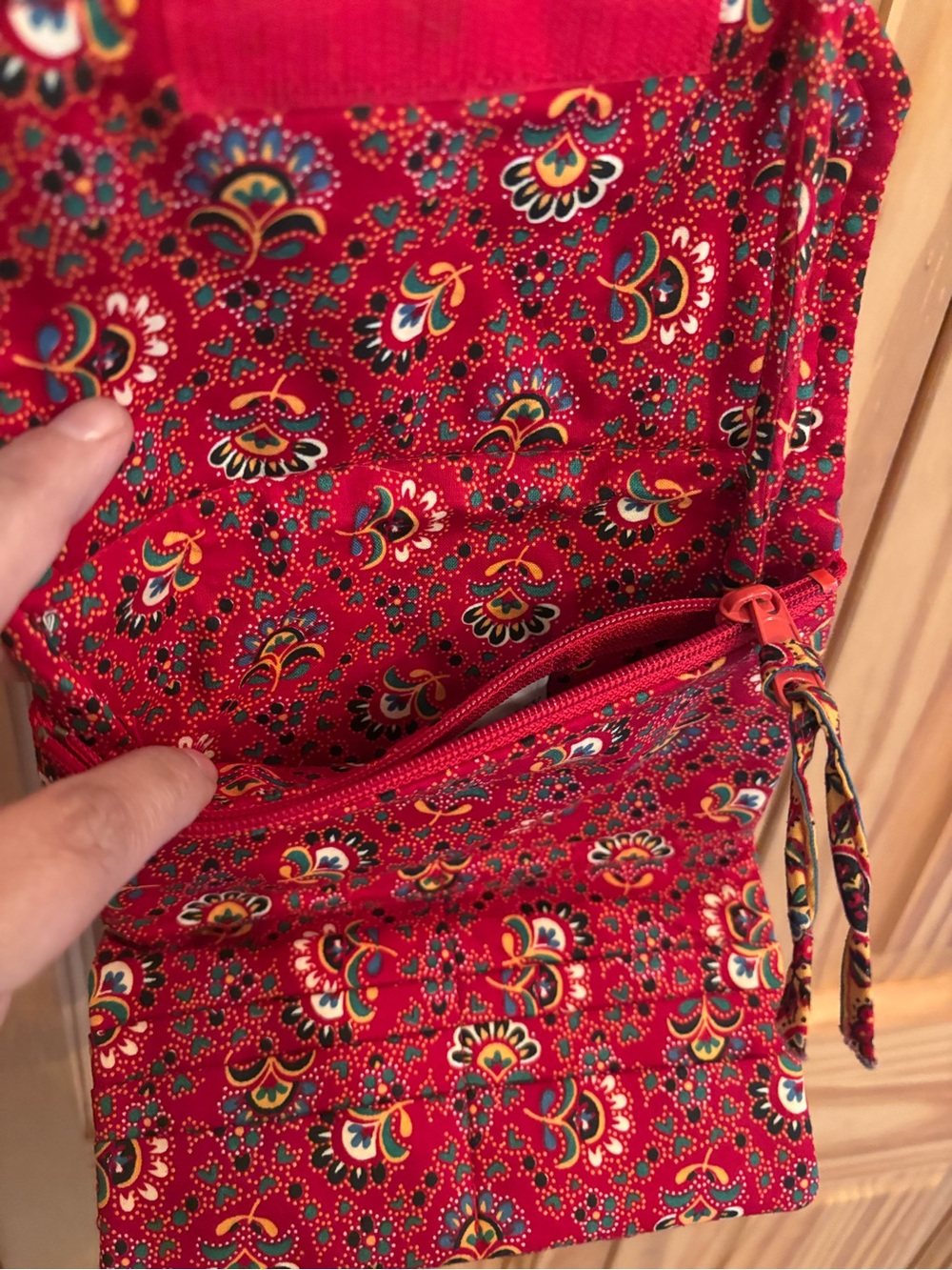 Vera Bradley Red Floral Quilted Crossbody Bag - Retired Pattern - Picture 8 of 12